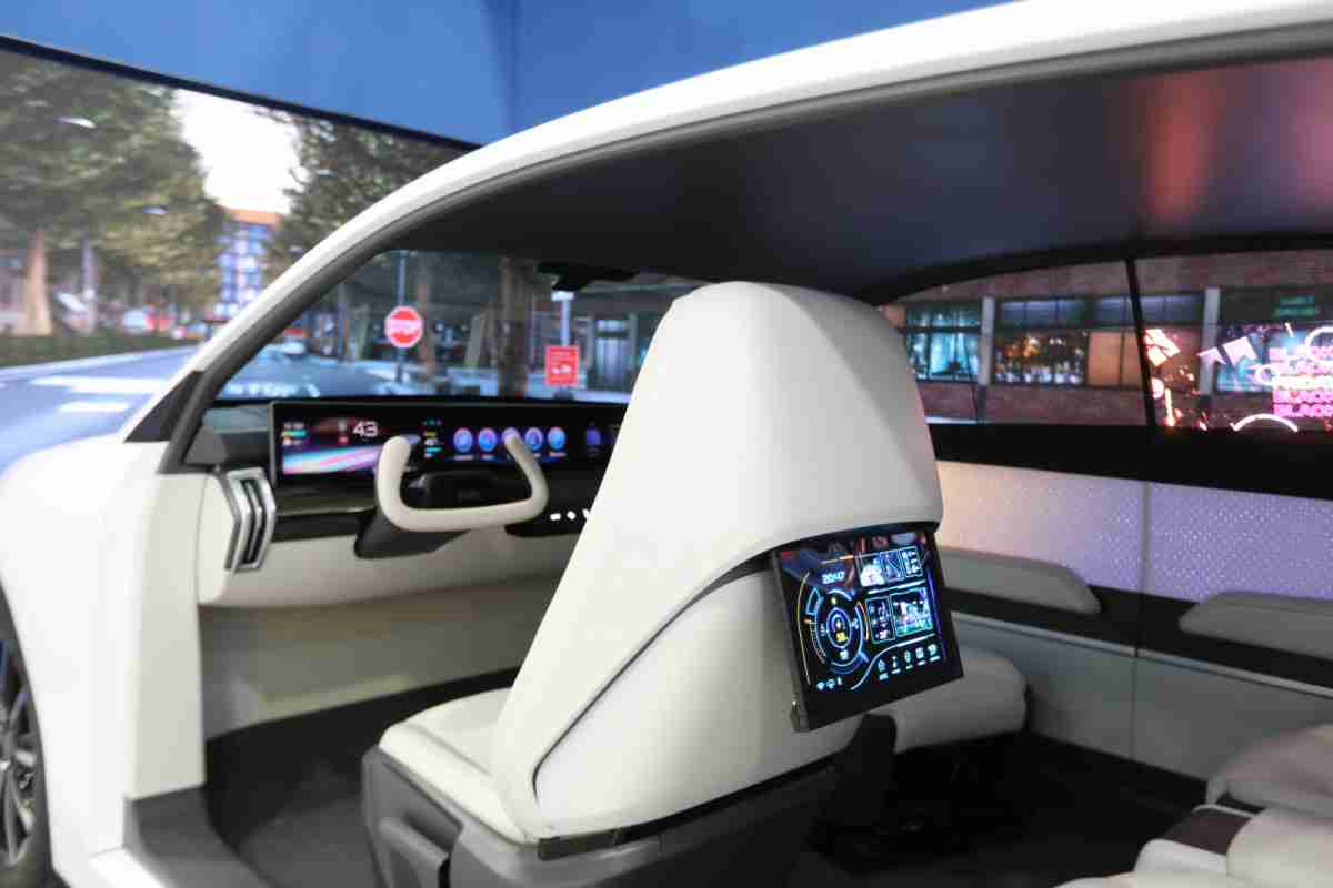 william威廉中文官网的「可卷式后座娱乐显示器」加强后座乘客的感官体验，，，，并保有个性化设计，，，，可依使用偏好进行动态调整。。