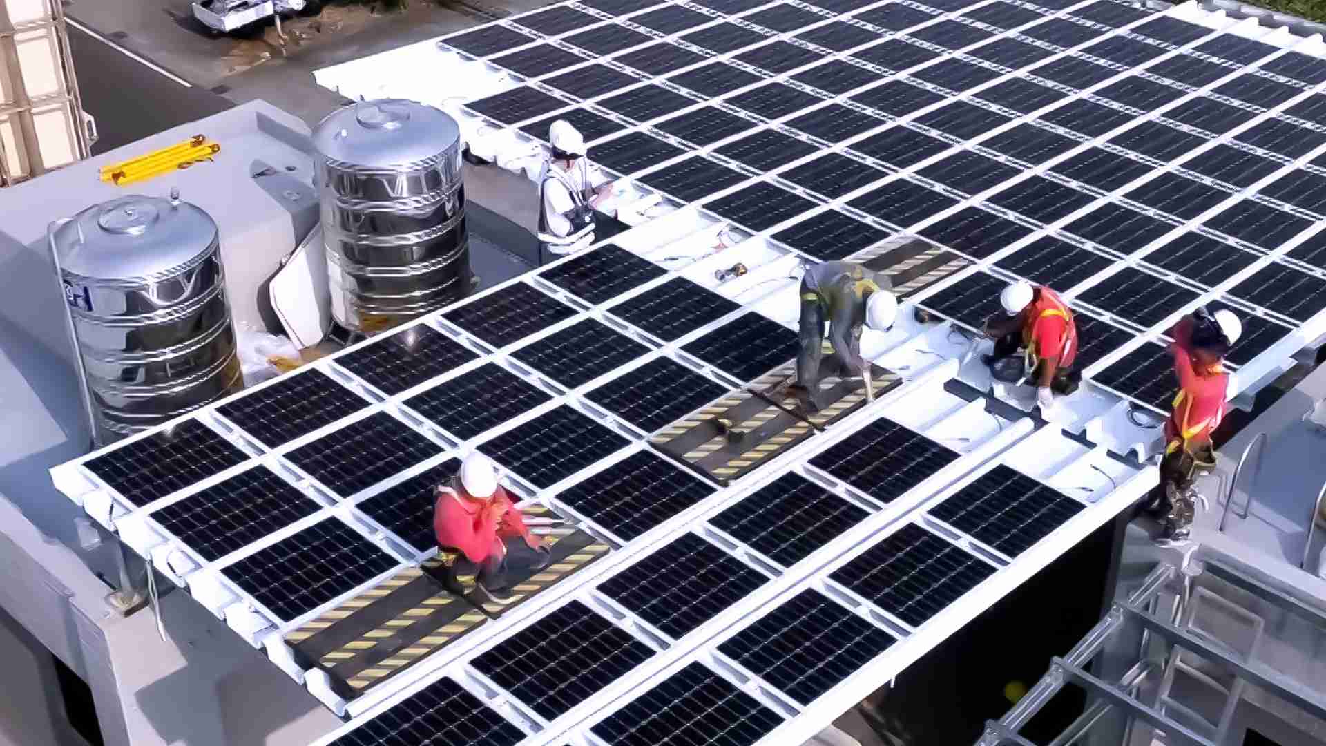 william威廉中文官网着力于替代能源之技术研发，，如光电浪板的相关制程、、设备与产品，，其中所开发之光电整合型浪板，，，，减少传统金属支架安装，，更提升耐候度，，，，可广泛运用于多元场域，，并辅助建筑达到净零碳排目标