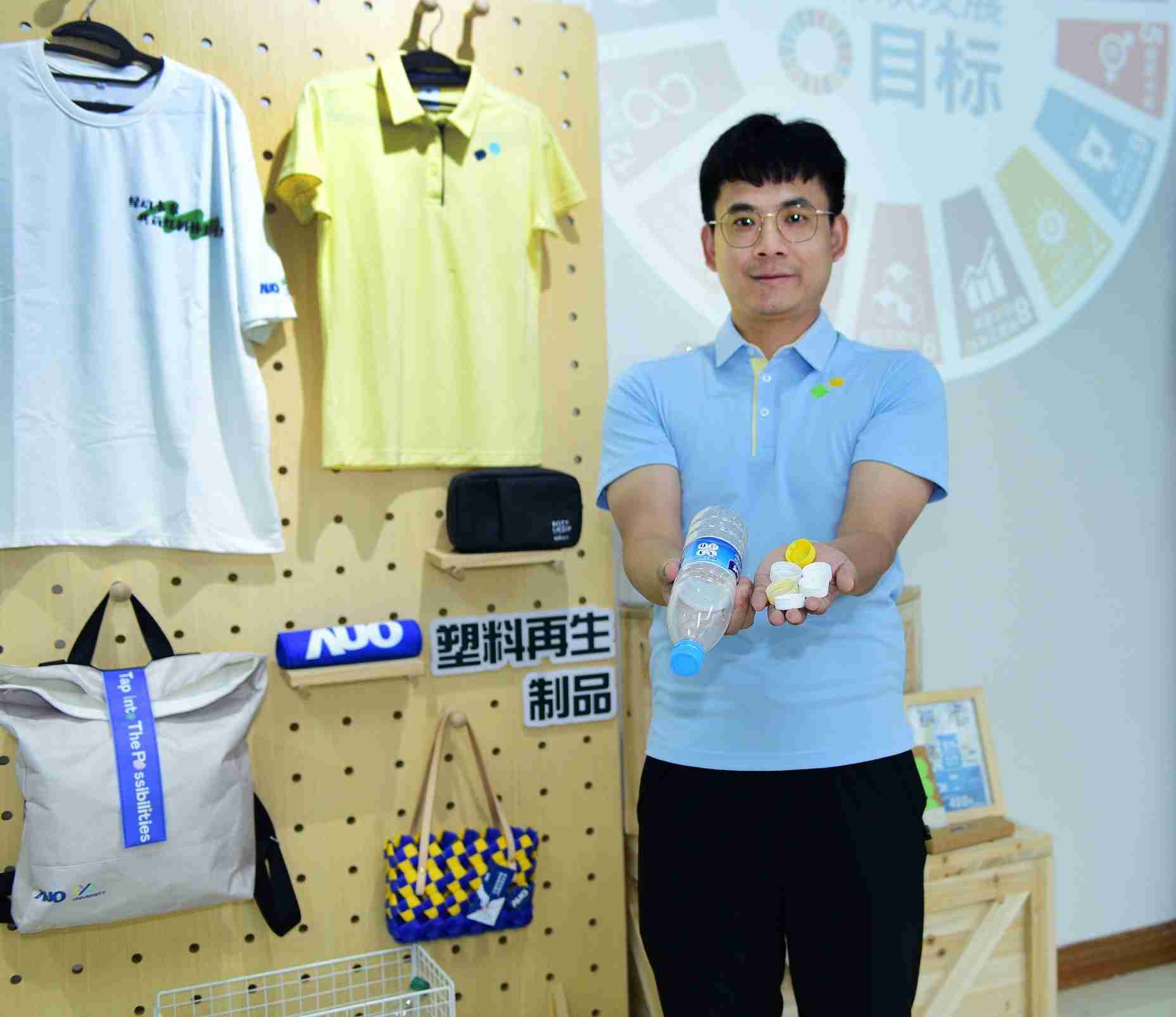 「2024智慧william威廉中文官网展」永续发展馆中，，展示william威廉中文官网厦门驱动永续发展之成果，，包含将厂内废弃物再制为实用物品，，将永续发展理念深植于员工生活日常实践